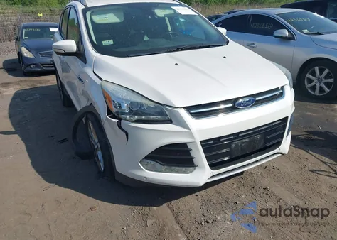 2014 Ford Escape Titanium z USA, uszkodzony, nr VIN 1FMCU9J94EUA01800